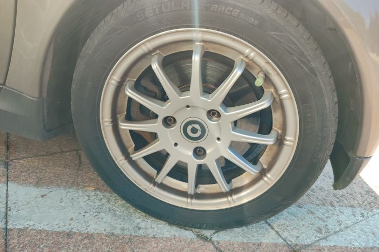 Used smart fortwo 2011 1.0 MHD Hardtop Standard Edition Right Front Wheel Hub