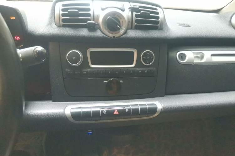 Used smart fortwo 2011 1.0 MHD Hardtop Standard Edition Audio And AC Panel
