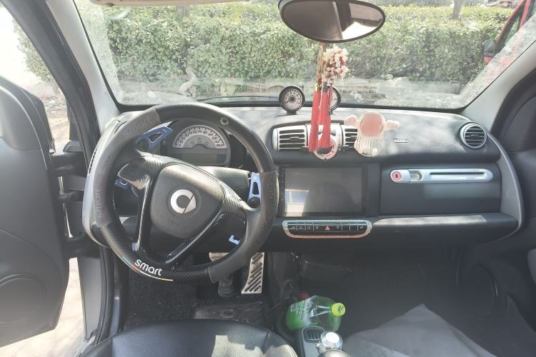 Used smart fortwo 2011 1.0T Hardtop Passion Edition Center Console