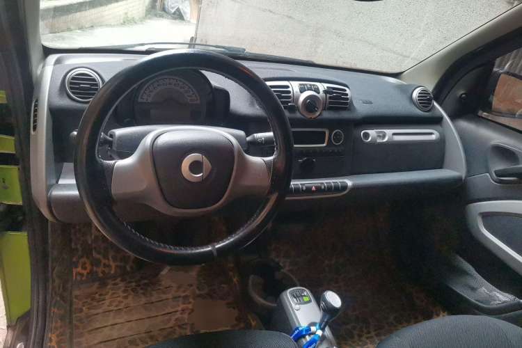 Used smart fortwo 2011 1.0 MHD Hardtop Standard Edition Center Console