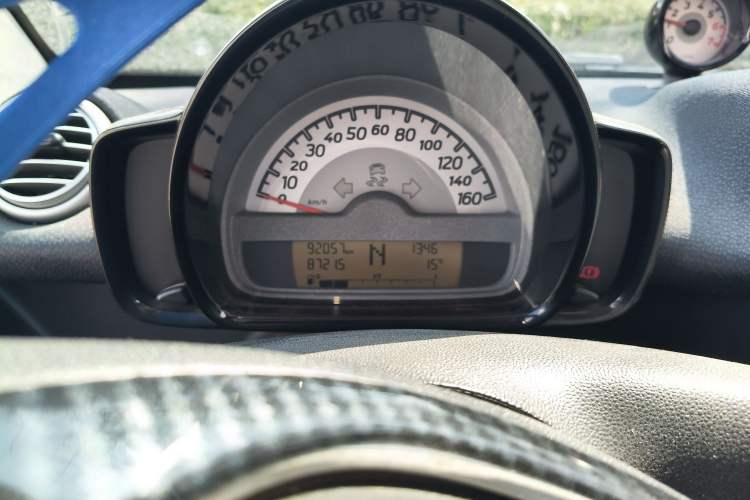 Used smart fortwo 2011 1.0T Hardtop Passion Edition Odometer Close Up