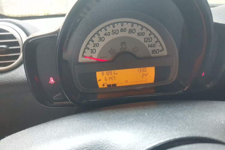 Used smart fortwo 2011 1.0 MHD Hardtop Standard Edition Odometer Close Up