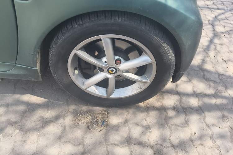 Used smart fortwo 2011 1.0T Hardtop Passion Edition Right Front Wheel Hub