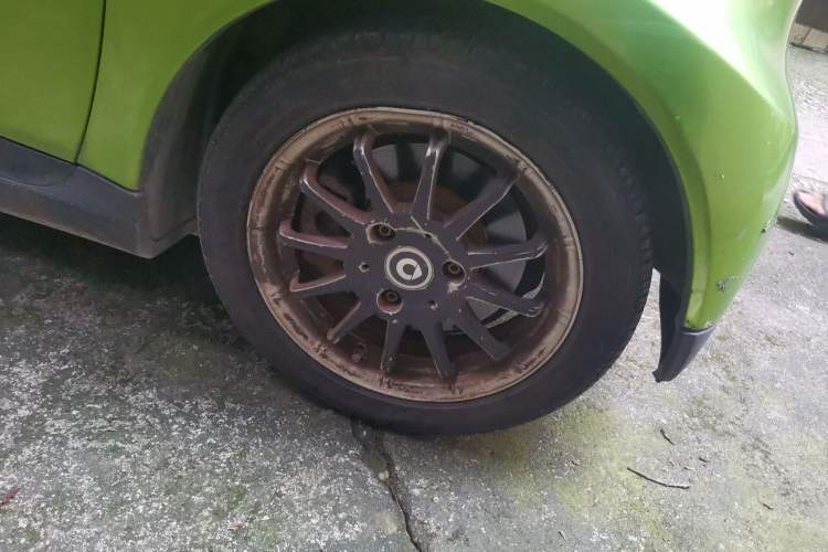 Used smart fortwo 2011 1.0 MHD Hardtop Standard Edition Right Front Wheel Hub