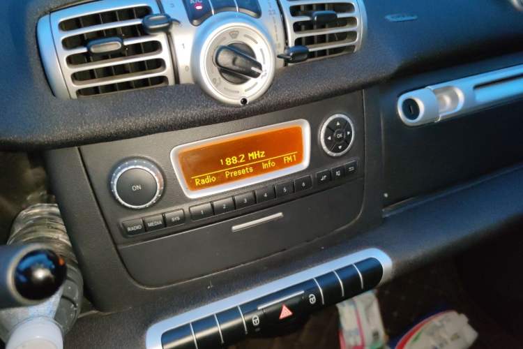 Used smart fortwo 2011 1.0 MHD Hardtop Passion Edition Audio And AC Panel