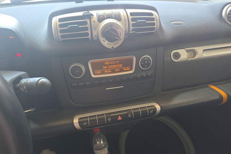 Used smart fortwo 2011 1.0 MHD Hardtop Flame Edition Audio And AC Panel