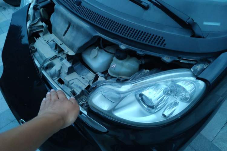Used smart fortwo 2011 1.0 MHD Hardtop Passion Edition Engine Bay Left