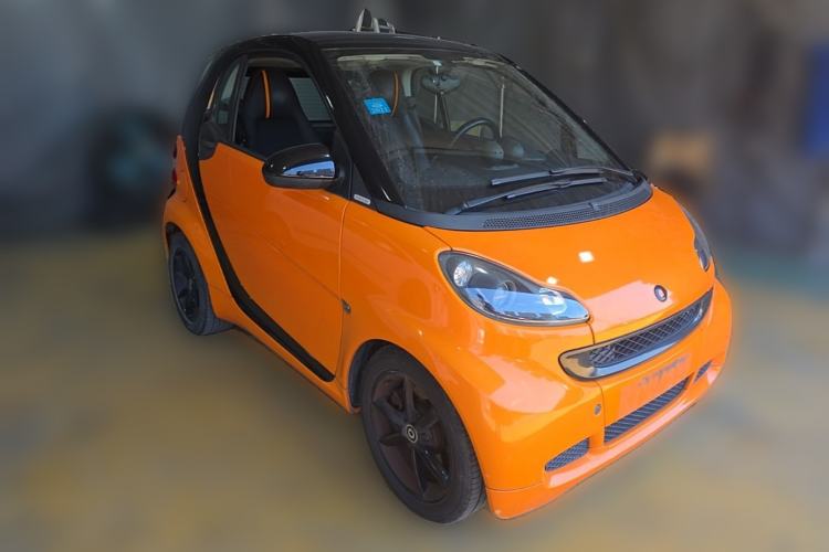 Used smart fortwo 2011 1.0 MHD Hardtop Flame Edition Front Right 45 Deg