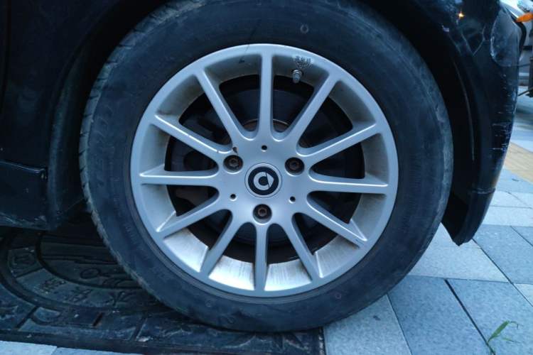 Used smart fortwo 2011 1.0 MHD Hardtop Passion Edition Right Front Wheel Hub