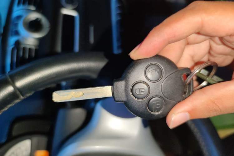 Used smart fortwo 2011 1.0 MHD Hardtop Passion Edition Vehicle Key