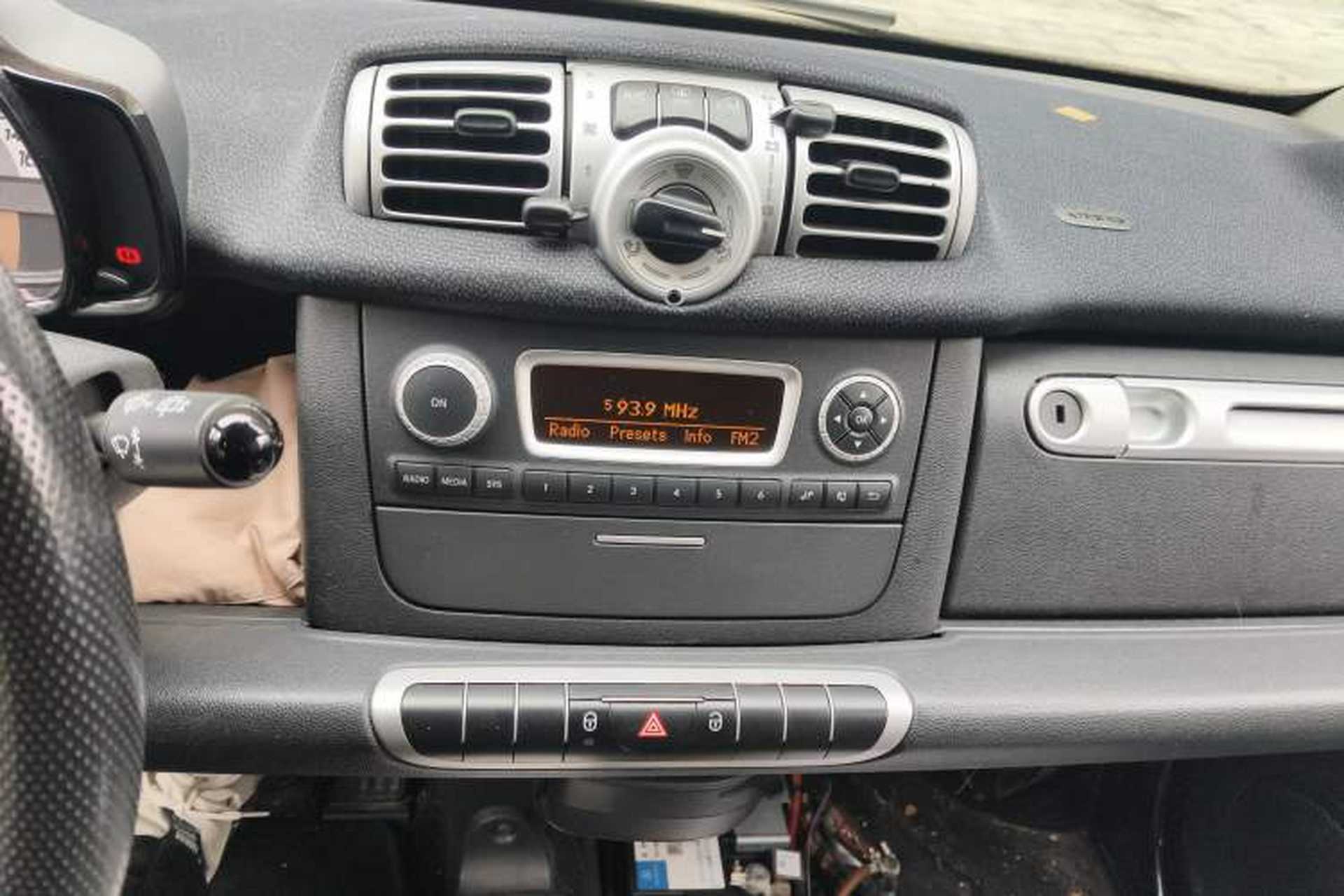 Used smart fortwo 2011 1.0 MHD Hardtop Standard Edition Audio And AC Panel