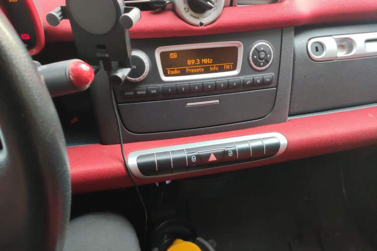 Used smart fortwo 2011 1.0 MHD Convertible Passion Edition Audio And AC Panel