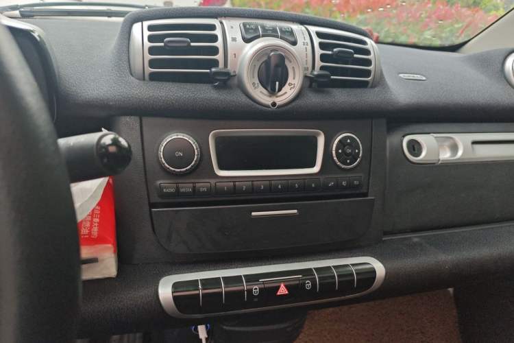 Used smart fortwo 2011 1.0 MHD Hardtop Standard Edition Audio And AC Panel