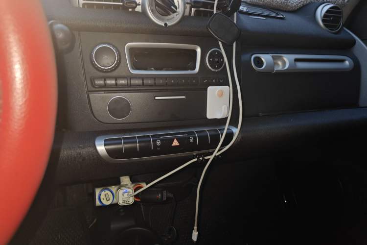 Used smart fortwo 2011 1.0 MHD Convertible Passion Edition Audio And AC Panel