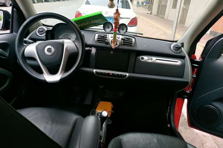 Used smart fortwo 2011 1.0T Convertible Passion Edition Center Console