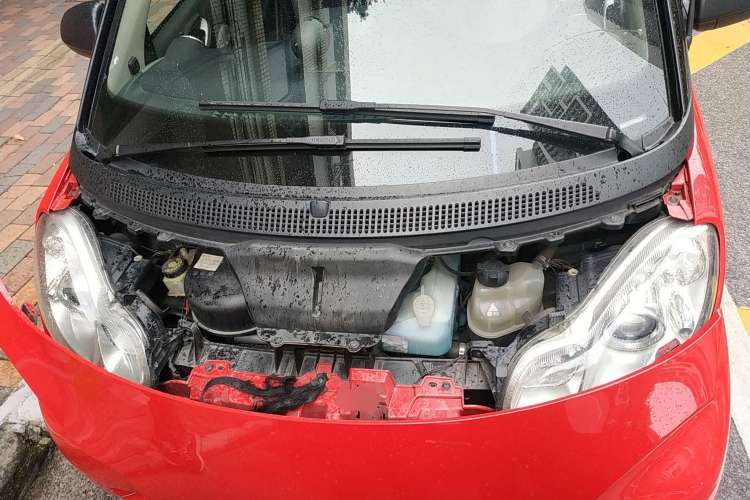 Used smart fortwo 2011 1.0T Convertible Passion Edition Engine Bay