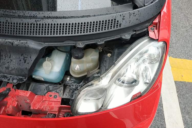 Used smart fortwo 2011 1.0T Convertible Passion Edition Engine Bay Left