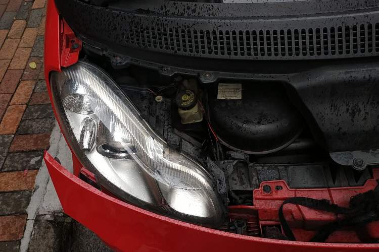 Used smart fortwo 2011 1.0T Convertible Passion Edition Engine Bay Right