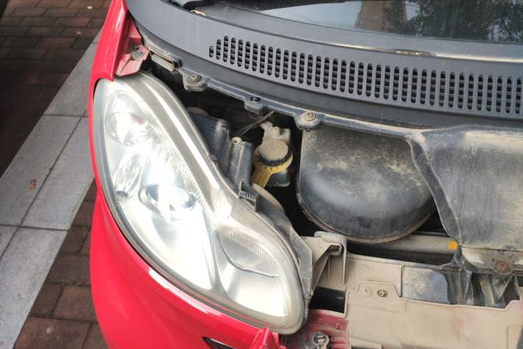 Used smart fortwo 2011 1.0 MHD Convertible Passion Edition Engine Bay Right