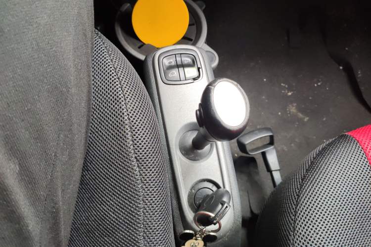 Used smart fortwo 2011 1.0 MHD Convertible Passion Edition Gear Lever