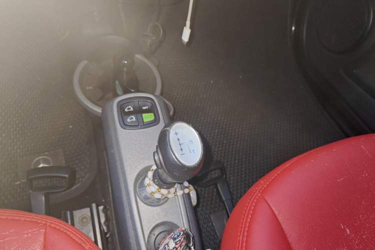 Used smart fortwo 2011 1.0 MHD Convertible Passion Edition Gear Lever