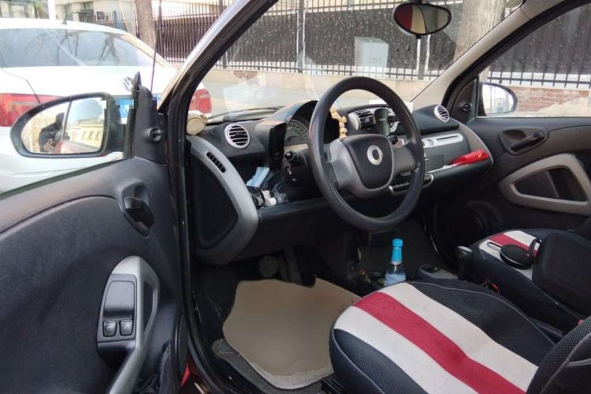 Used smart fortwo 2011 1.0 MHD Year of the Rabbit Special Edition Interior 3