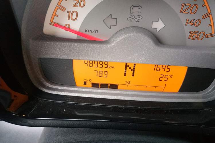 Used smart fortwo 2011 1.0T Convertible Passion Edition Odometer Close Up