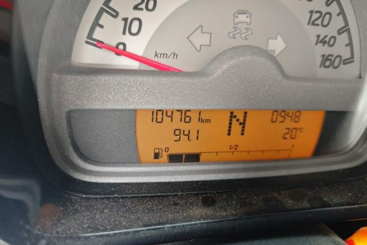 Used smart fortwo 2011 1.0 MHD Hardtop Standard Edition Odometer Close Up