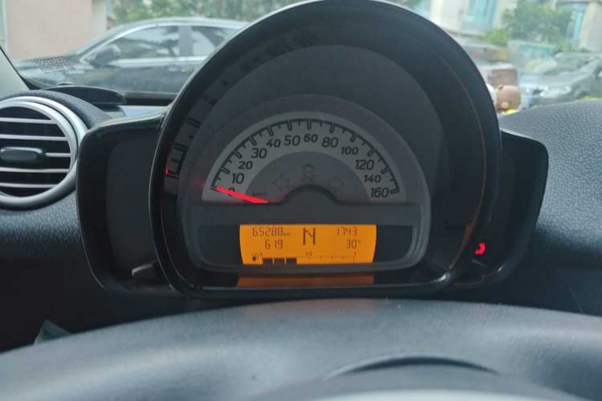 Used smart fortwo 2011 1.0 MHD Convertible Passion Edition Odometer Close Up