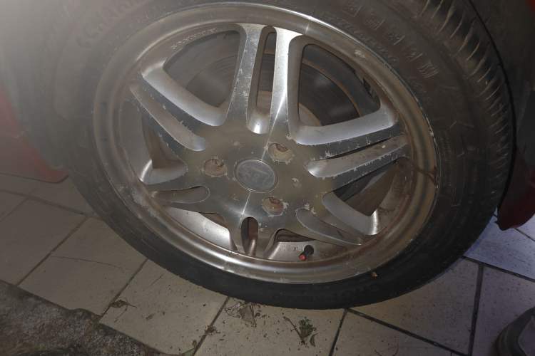 Used smart fortwo 2011 1.0 MHD Convertible Passion Edition Right Front Wheel Hub