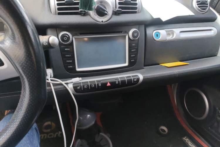 Used smart fortwo 2011 1.0T Bosu Special Edition Audio And AC Panel