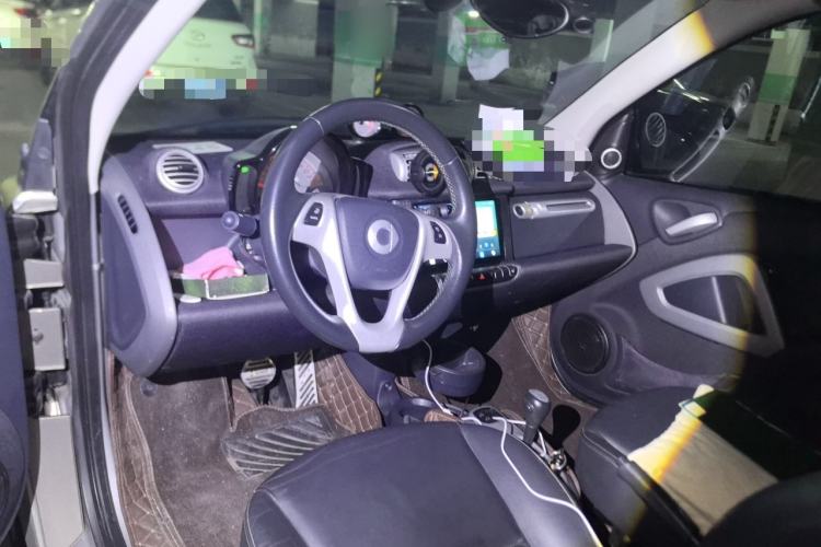 Used smart fortwo 2011 1.0T Convertible Passion Edition Center Console