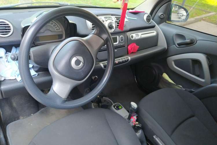 Used smart fortwo 2011 1.0 MHD Hardtop Standard Edition Center Console