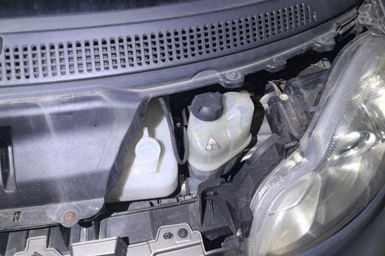 Used smart fortwo 2011 1.0T Convertible Passion Edition Engine Bay Left