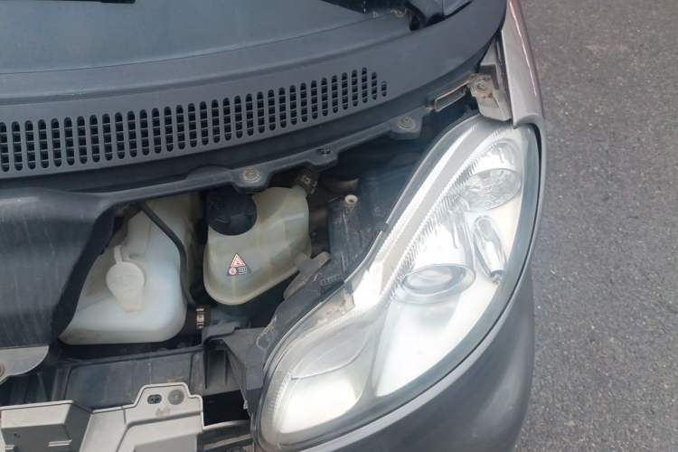 Used smart fortwo 2011 1.0 MHD Hardtop Passion Edition Engine Bay Left