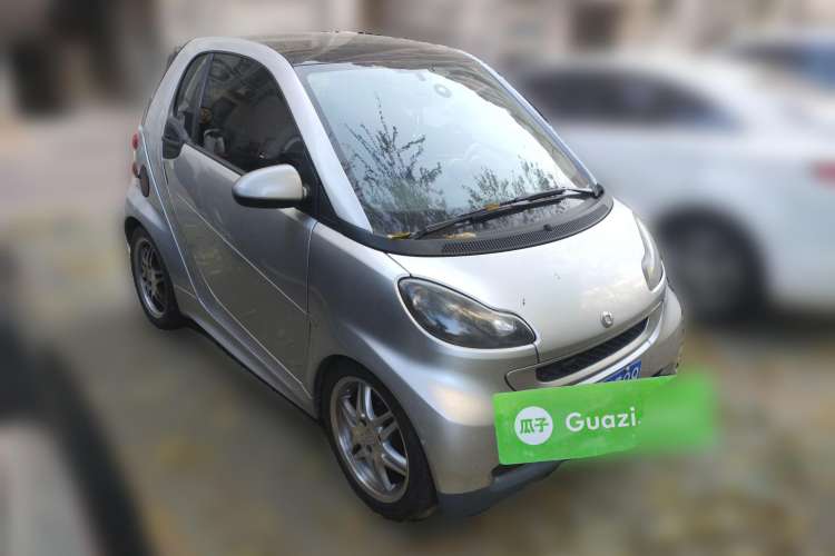 Used smart fortwo 2011 1.0T Bosu Special Edition Front Right 45 Deg