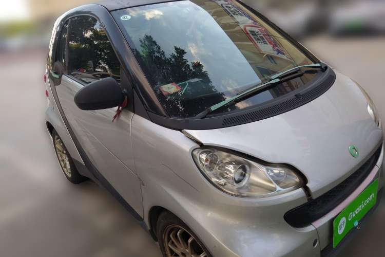 Used smart fortwo 2011 1.0 MHD Hardtop Standard Edition Front Right 45 Deg