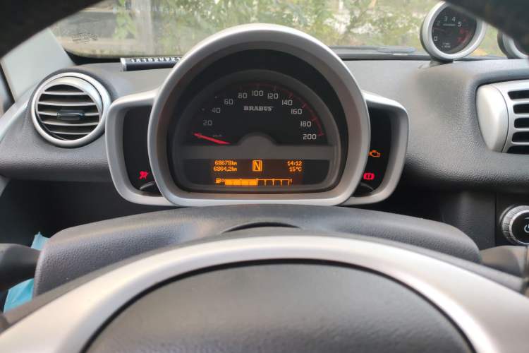 Used smart fortwo 2011 1.0T Bosu Special Edition Odometer Close Up
