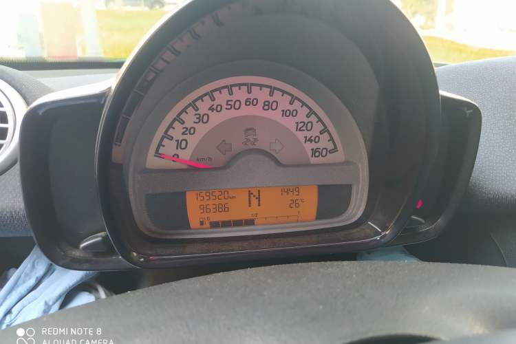 Used smart fortwo 2011 1.0 MHD Hardtop Standard Edition Odometer Close Up
