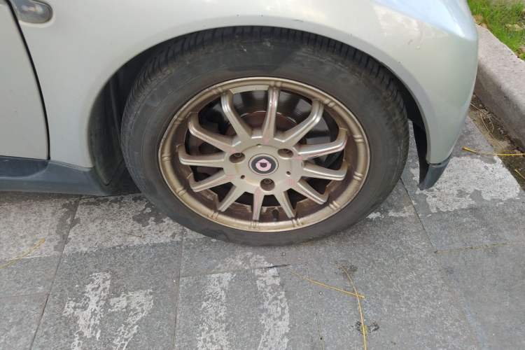 Used smart fortwo 2011 1.0 MHD Hardtop Standard Edition Right Front Wheel Hub