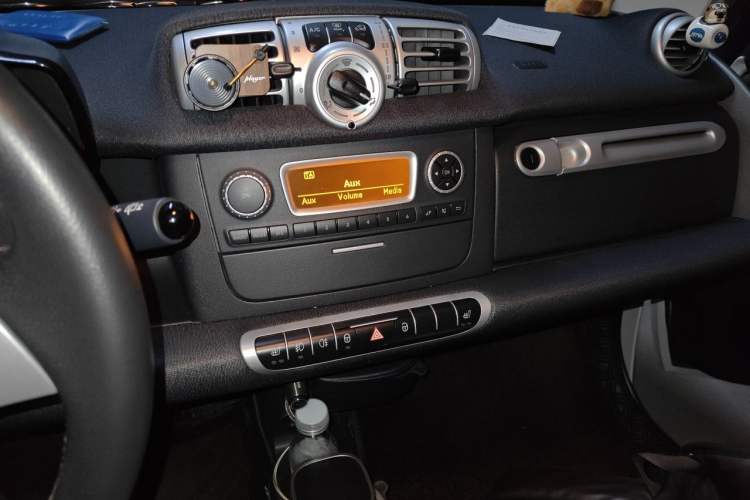 Used smart fortwo 2011 1.0T Year of the Rabbit Special Edition Audio And AC Panel