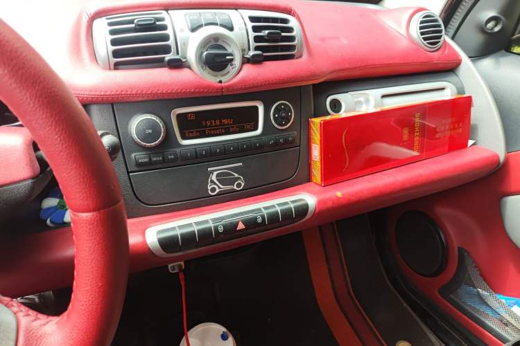 Used smart fortwo 2011 1.0 MHD Hardtop Standard Edition Audio And AC Panel