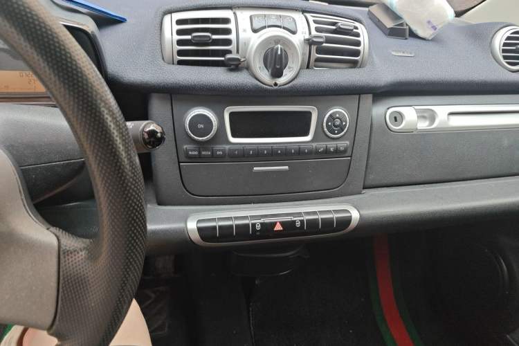 Used smart fortwo 2011 1.0 MHD Hardtop Standard Edition Audio And AC Panel
