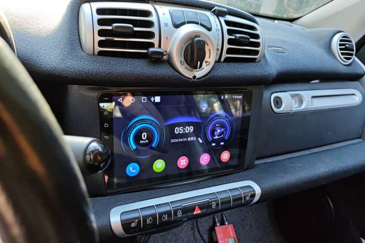 Used smart fortwo 2011 1.0T Convertible Passion Edition Audio And AC Panel