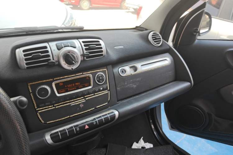 Used smart fortwo 2011 1.0 MHD Hardtop Standard Edition Audio And AC Panel