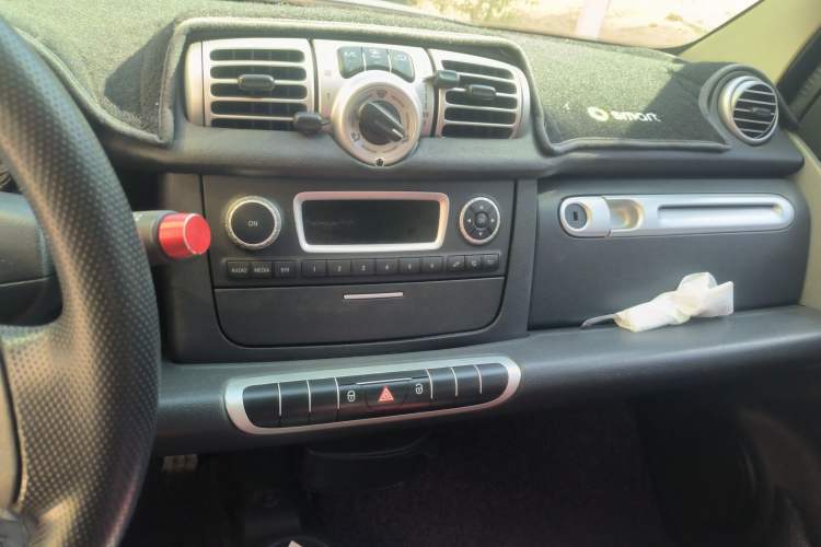 Used smart fortwo 2011 1.0 MHD Hardtop Standard Edition Audio And AC Panel