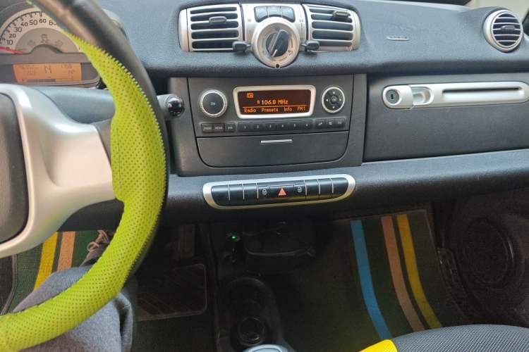 Used smart fortwo 2011 1.0 MHD Hardtop Passion Edition Audio And AC Panel