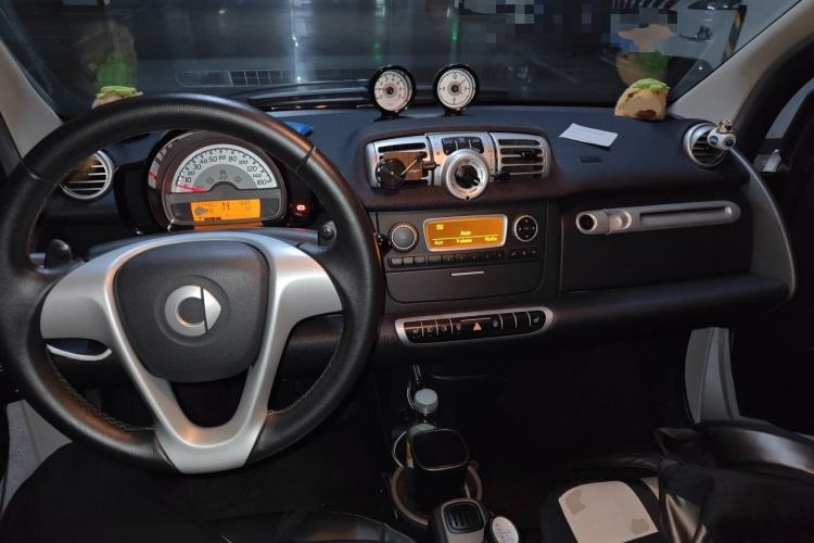 Used smart fortwo 2011 1.0T Year of the Rabbit Special Edition Center Console