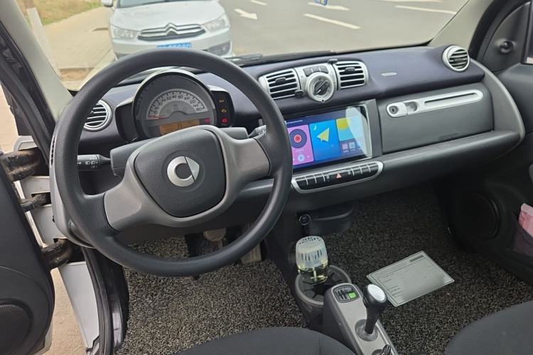 Used smart fortwo 2011 1.0 MHD Hardtop Standard Edition Center Console