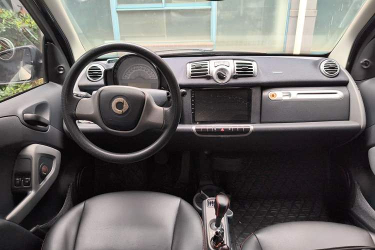 Used smart fortwo 2011 1.0 MHD Hardtop Standard Edition Center Console